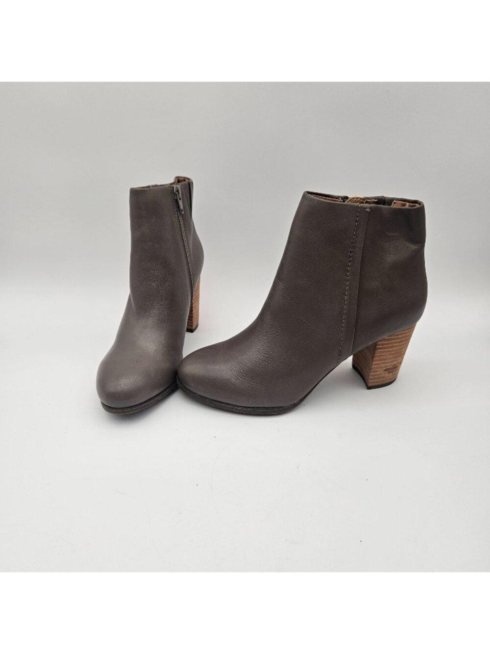 Vionic Kennedy Oyster Gray Leather Ankle Boot Block Heel Womens Sz 6.5 NEW